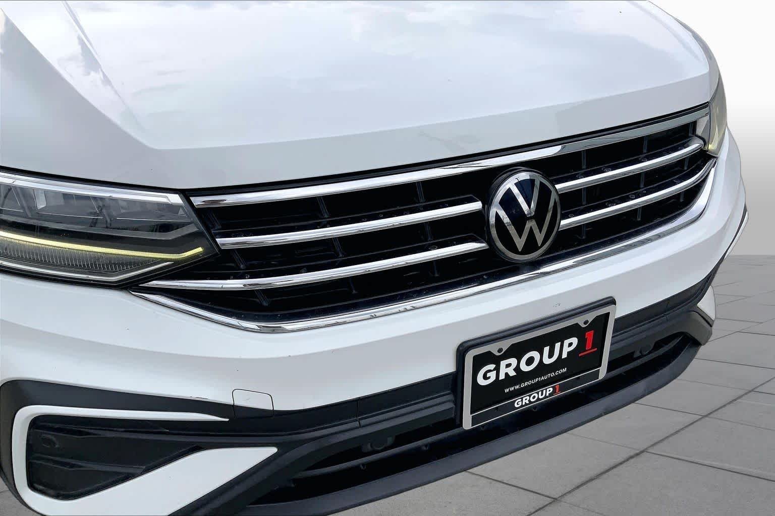 Used 2022 Pure White Volkswagen SE image 55