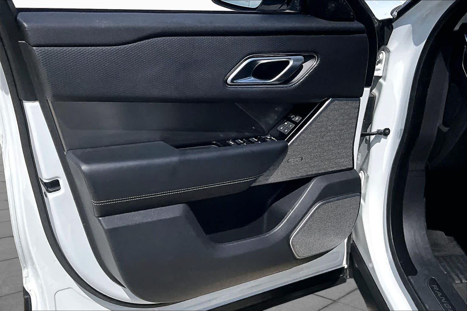 Used 2020 Fuji White Land Rover S image 24