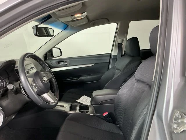 Used 2010  Subaru 2.5i Premium image 10