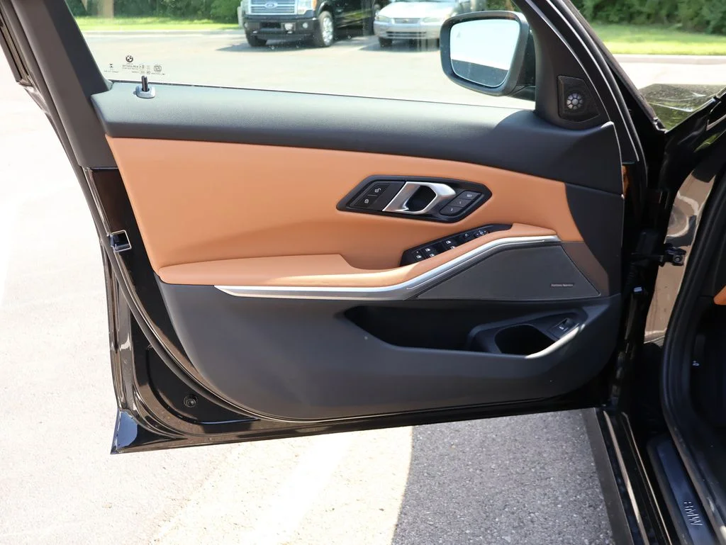 2025 BMW 3 Series 330i - Photo 30