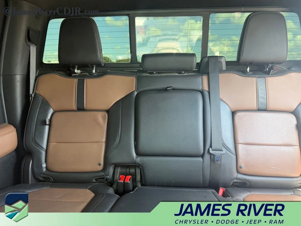Used 2020 Black Chevrolet High Country image 10