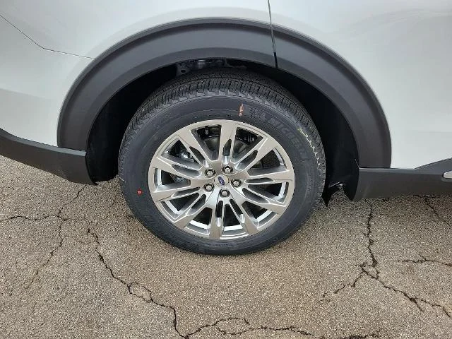 New 2026 Star White Metallic Tri-Coat Ford Platinum™ image 7