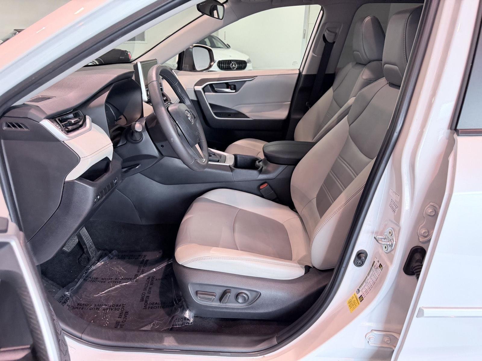 Used 2024 Wind Chill Pearl Toyota XLE Premium image 35