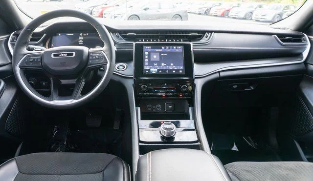 Used 2025 Gray Jeep Altitude X image 14