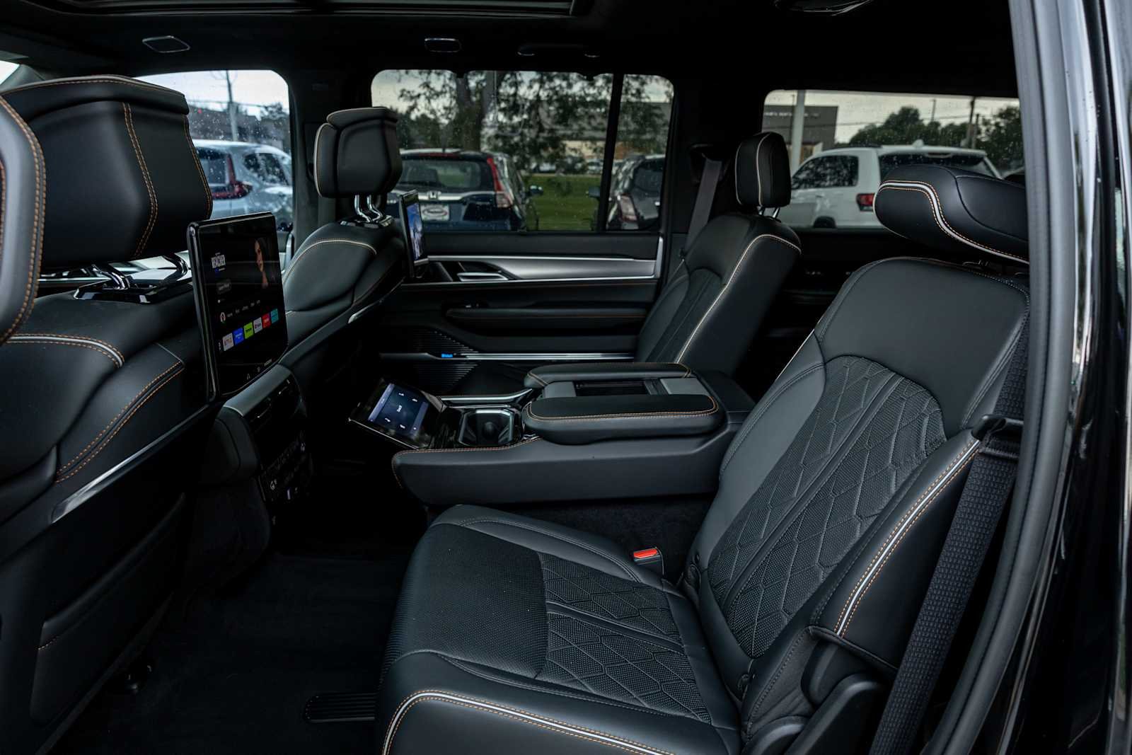 Used 2023 Diamond Black Crystal Pearlcoat Jeep Series III image 41