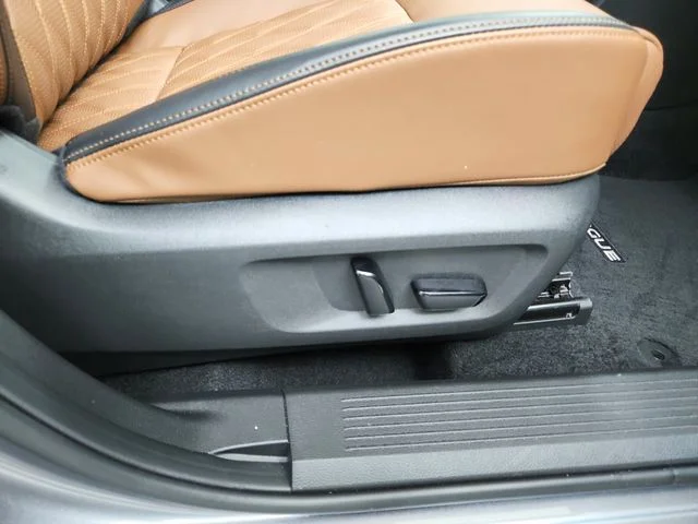 Used 2026 Gray Nissan Platinum image 40