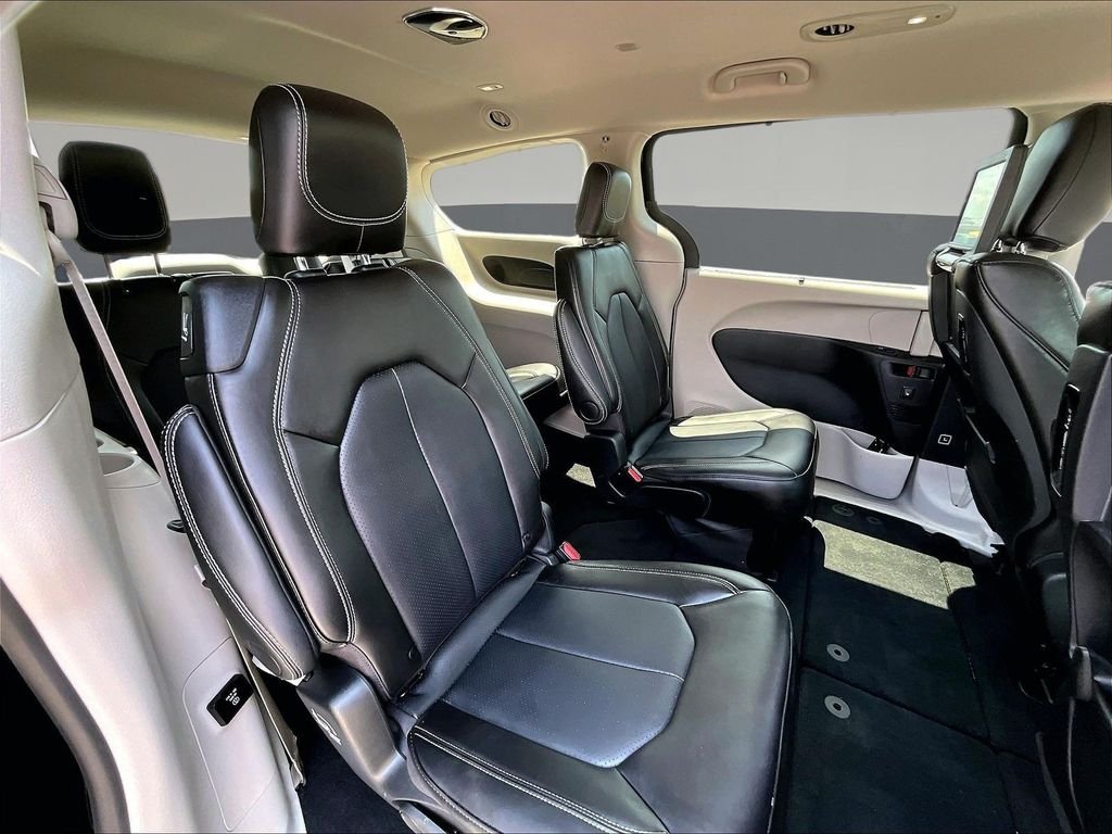 Used 2024 Black Chrysler Touring L image 28