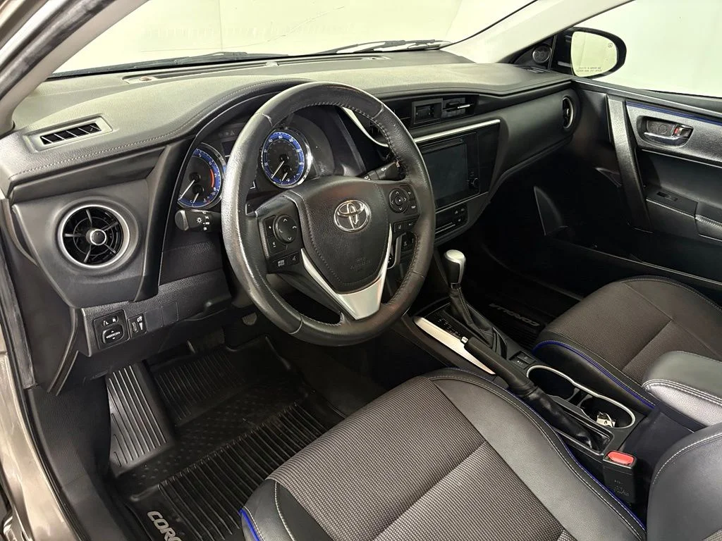 Used 2018 Gray Toyota SE image 14
