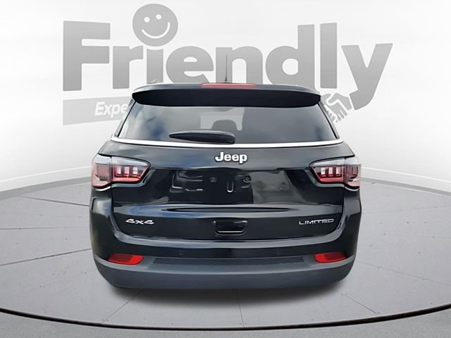 New 2026 Diamond Black Crystal Pearl-Coat Exterior Paint Jeep Limited image 4