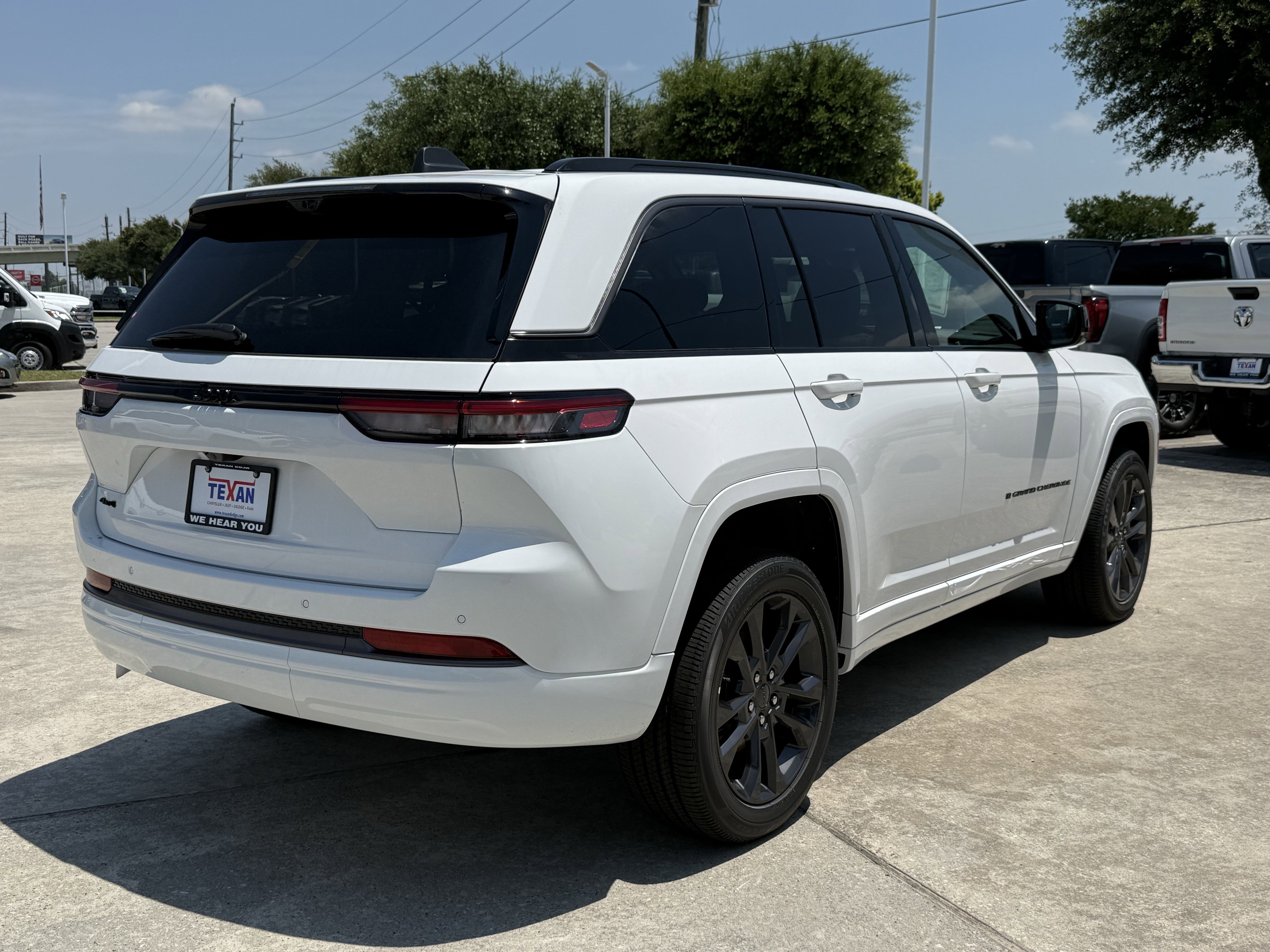 New 2026 Bright White Clearcoat Jeep Limited Reserve image 4