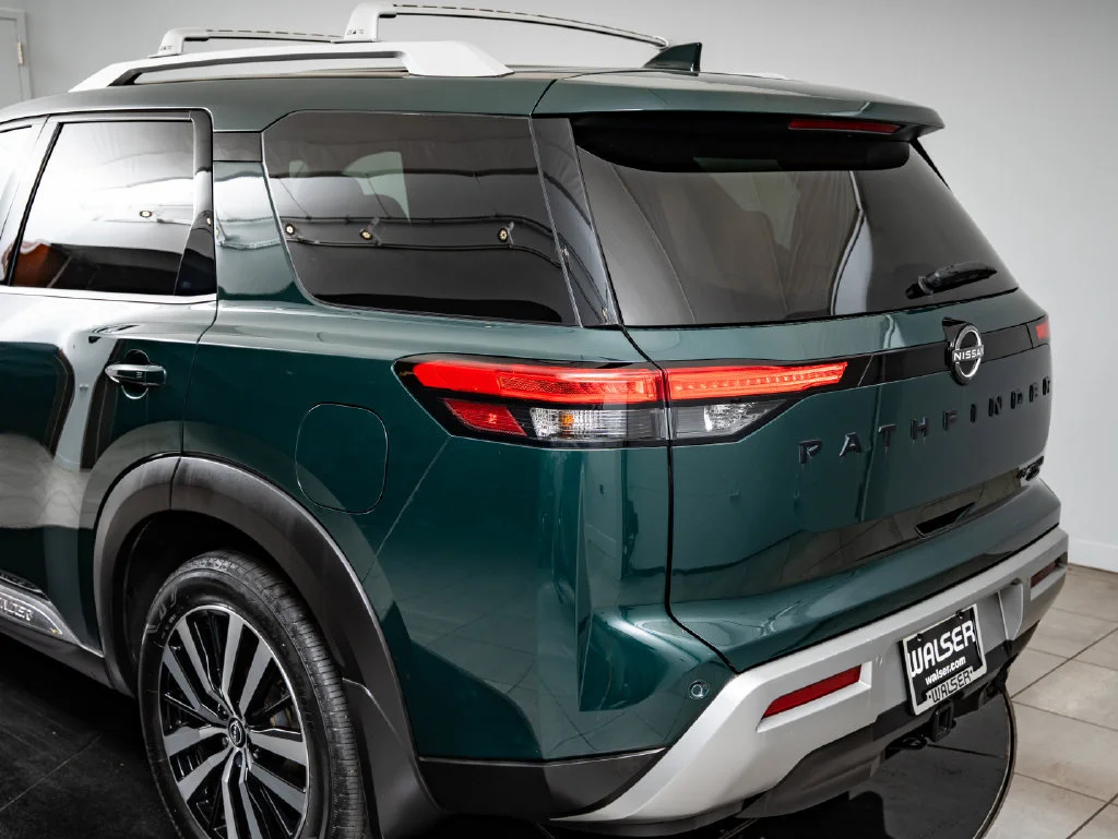 Used 2023 Obsidian Green Pearl Nissan Platinum image 19