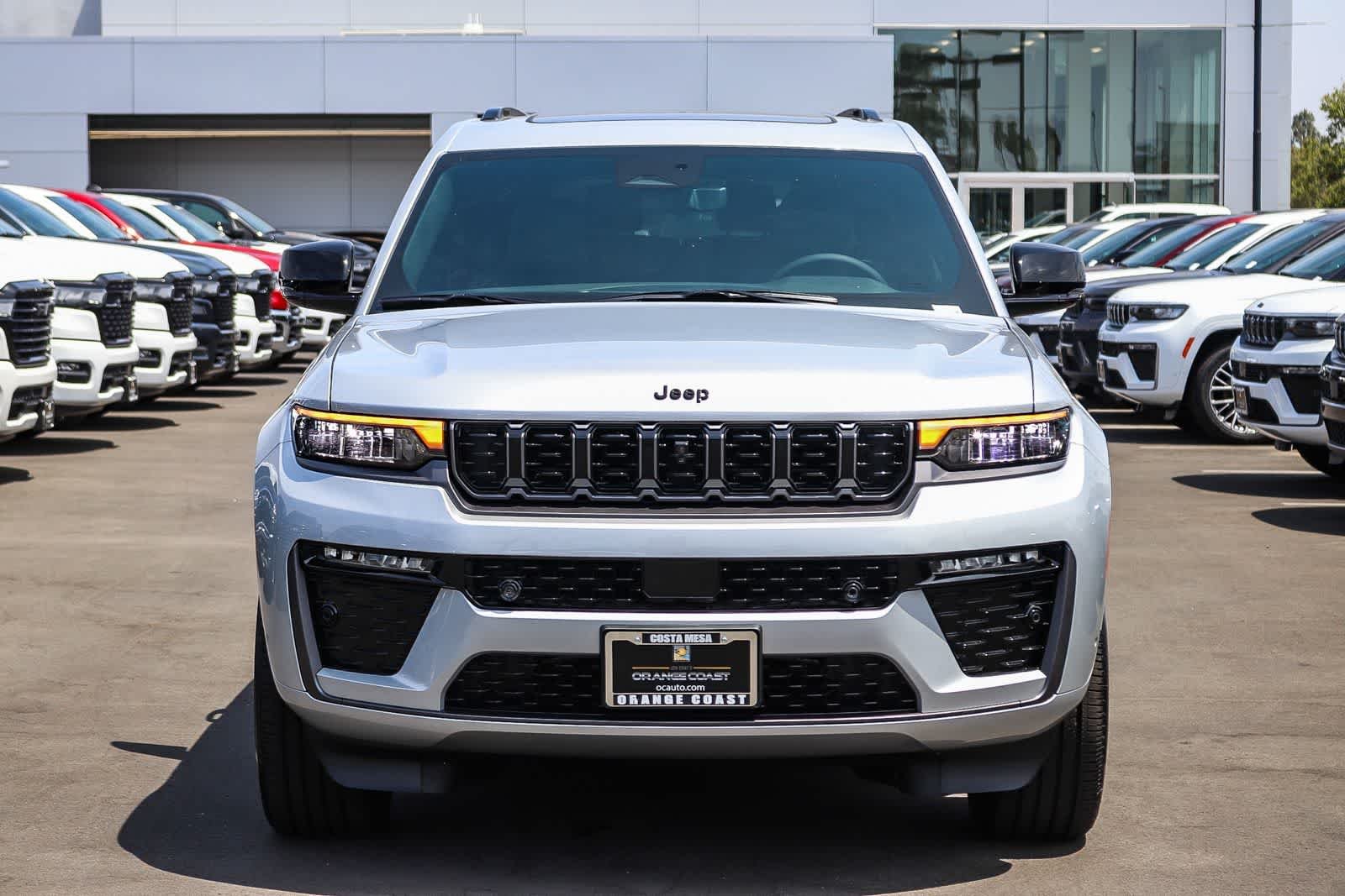 New 2026 Silver Zynith Exterior Paint Jeep Limited Reserve image 2