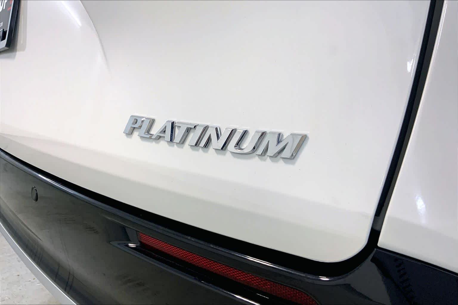 Used 2025 Wind Chill Pearl Toyota Platinum image 9