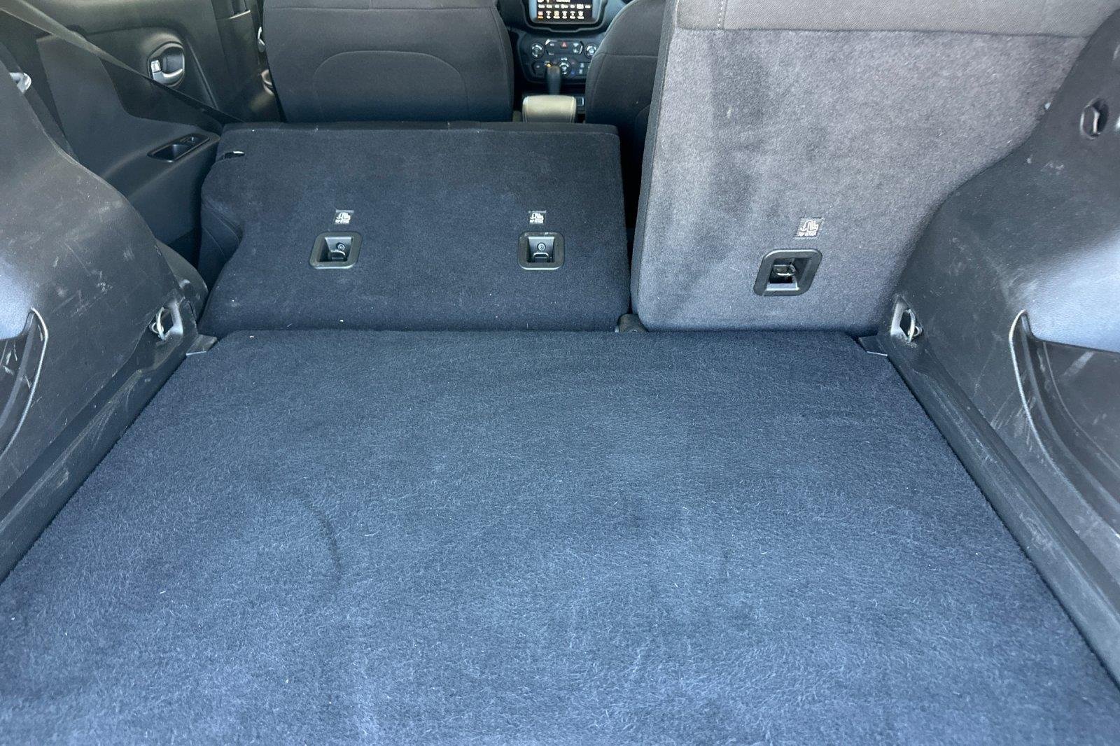 Used 2023 Graphite Gray Jeep Latitude image 15