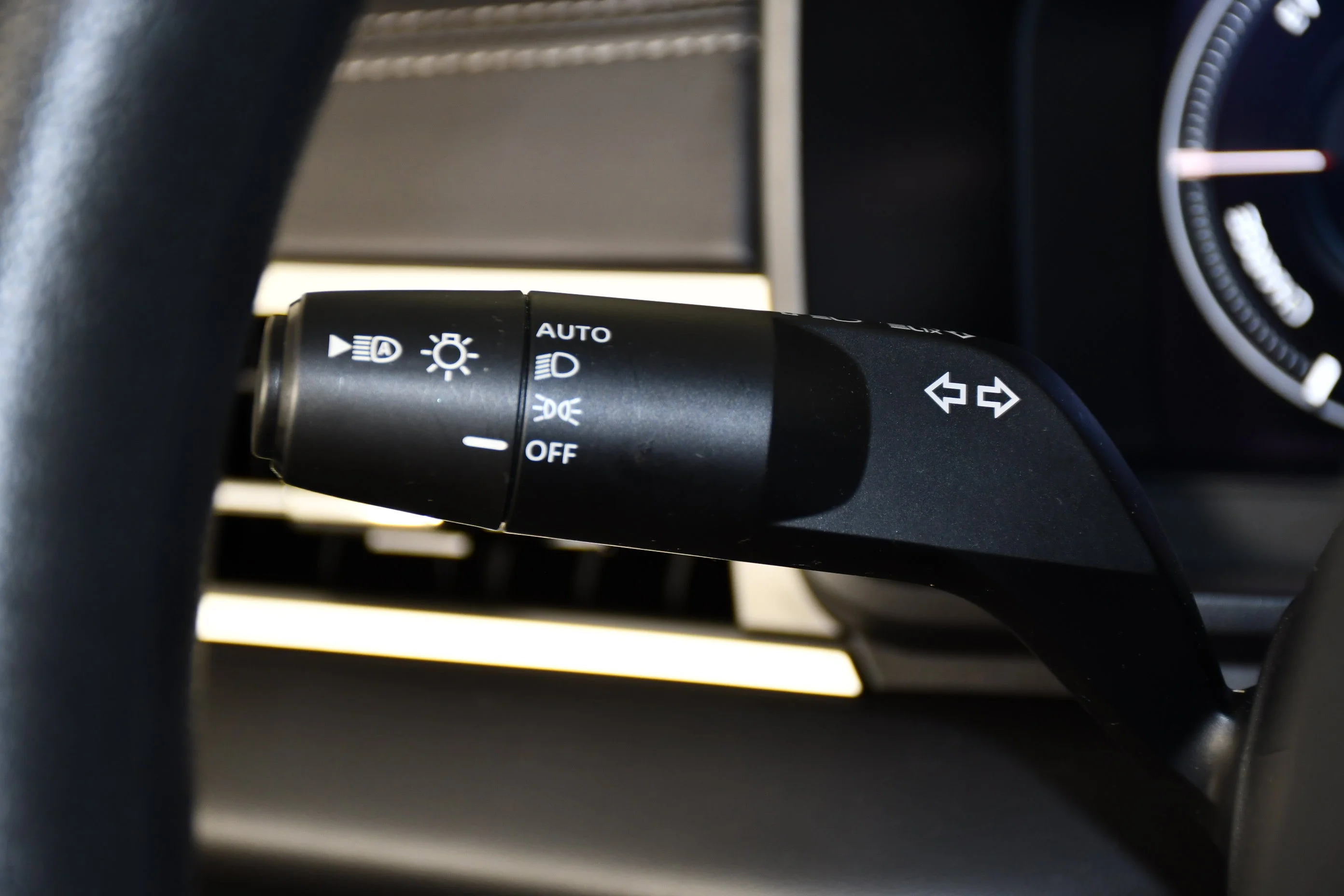Certified Used 2025 Labrador Black Pearl Mitsubishi ES image 22