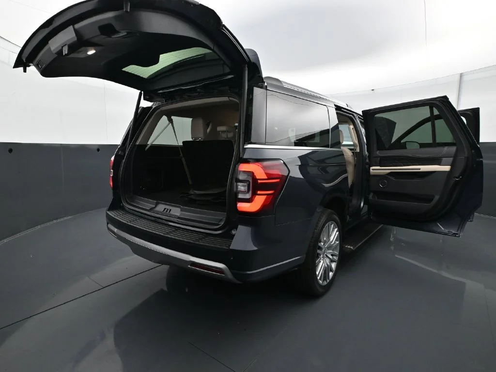 Used 2024  Ford Platinum image 36