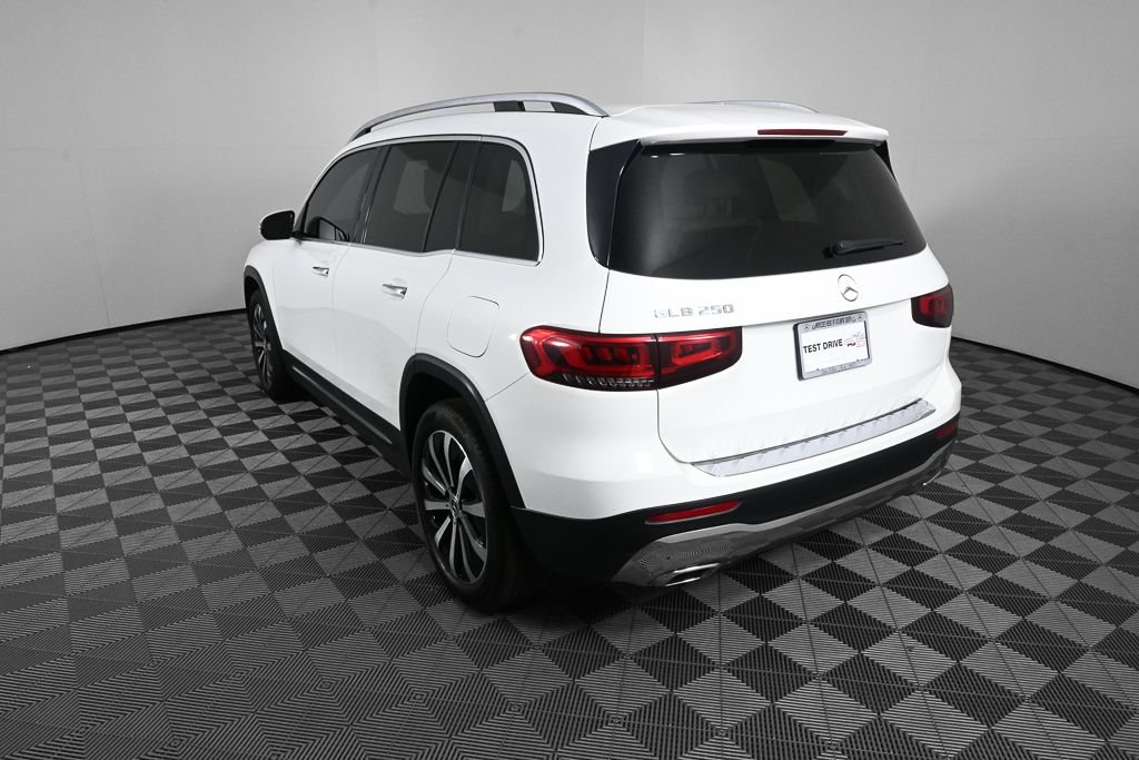 Used 2021  Mercedes-Benz GLB 250 image 4