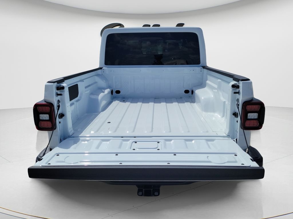 New 2026 Bright White Clear-Coat Exterior Paint Jeep Mojave image 17