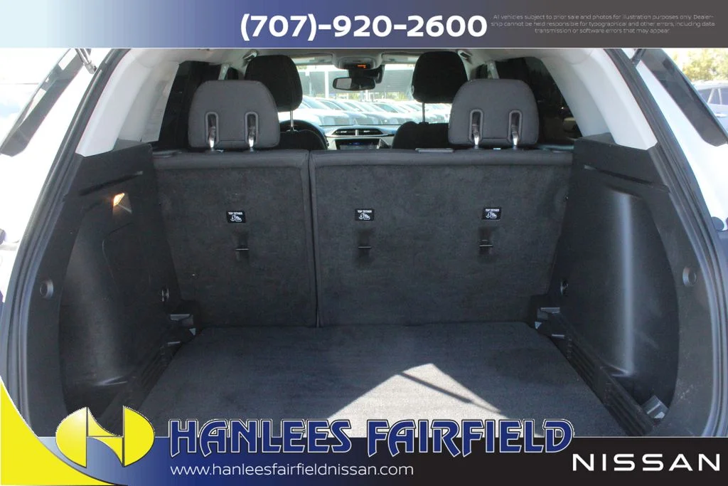 Used 2023 White Chevrolet LT image 10
