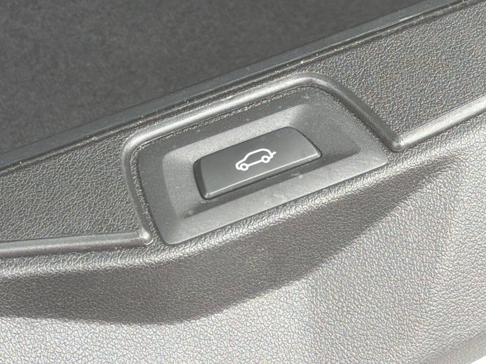 Used 2026 White BMW xDrive40i image 33