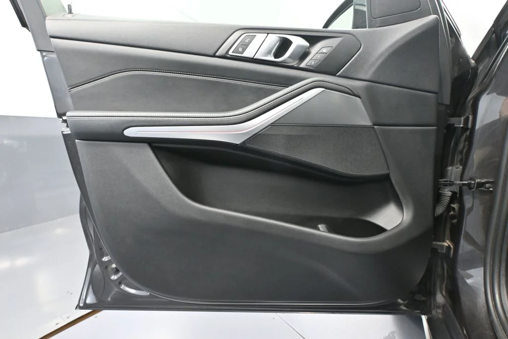 Used 2023 Gray BMW xDrive40i image 19