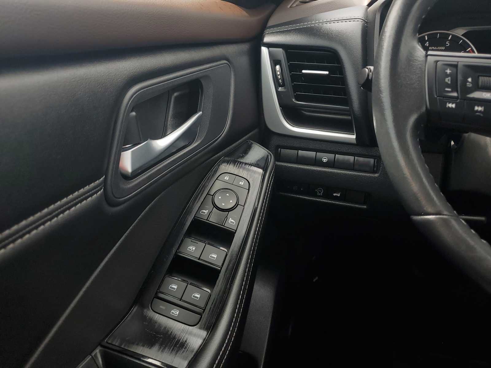 Used 2023 Gray Nissan SV image 18
