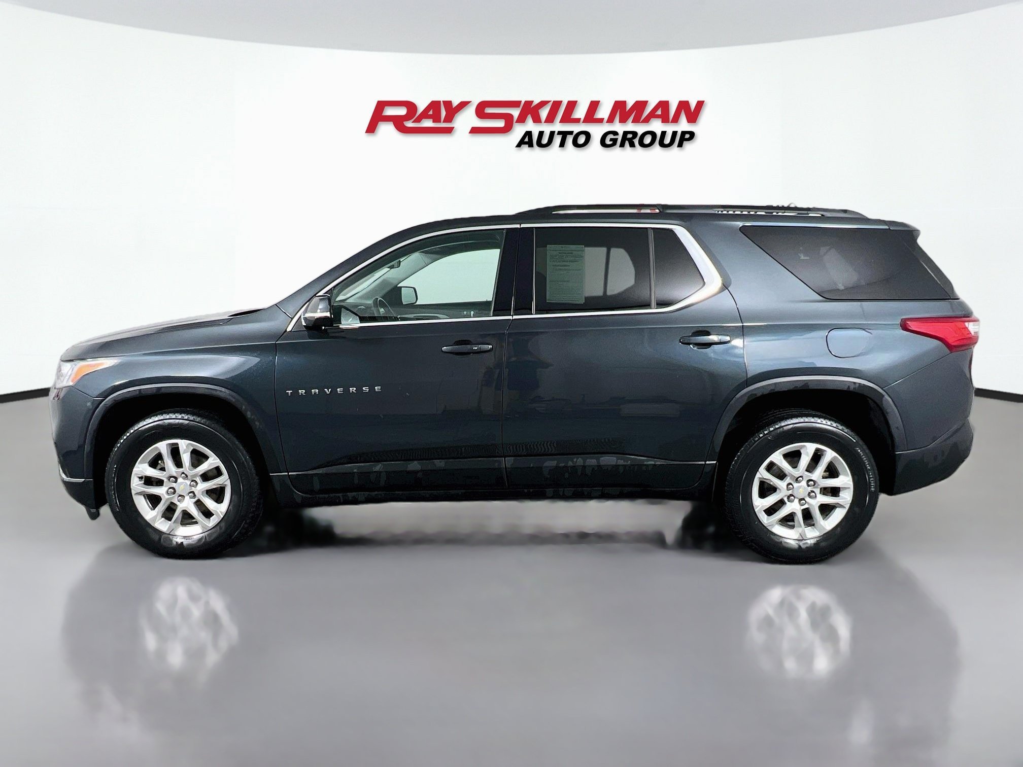 Used 2020 Graphite Metallic Chevrolet LT CLOTH image 4