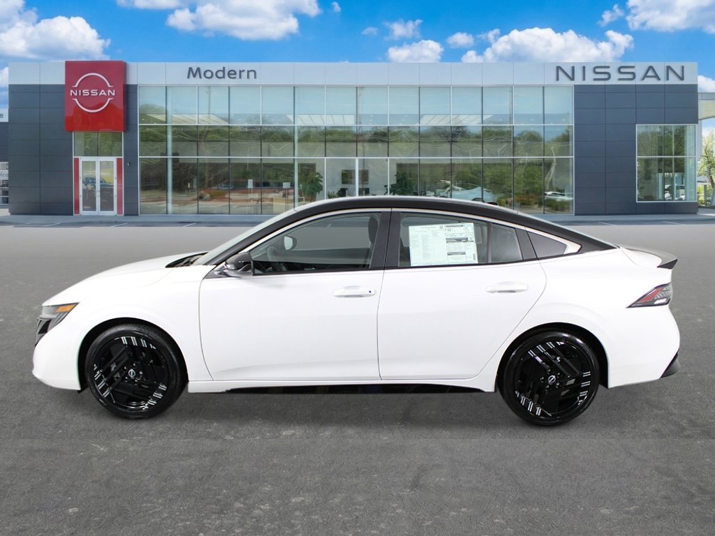 New 2027 Aspen White Tricoat/Super Black Nissan SR image 2