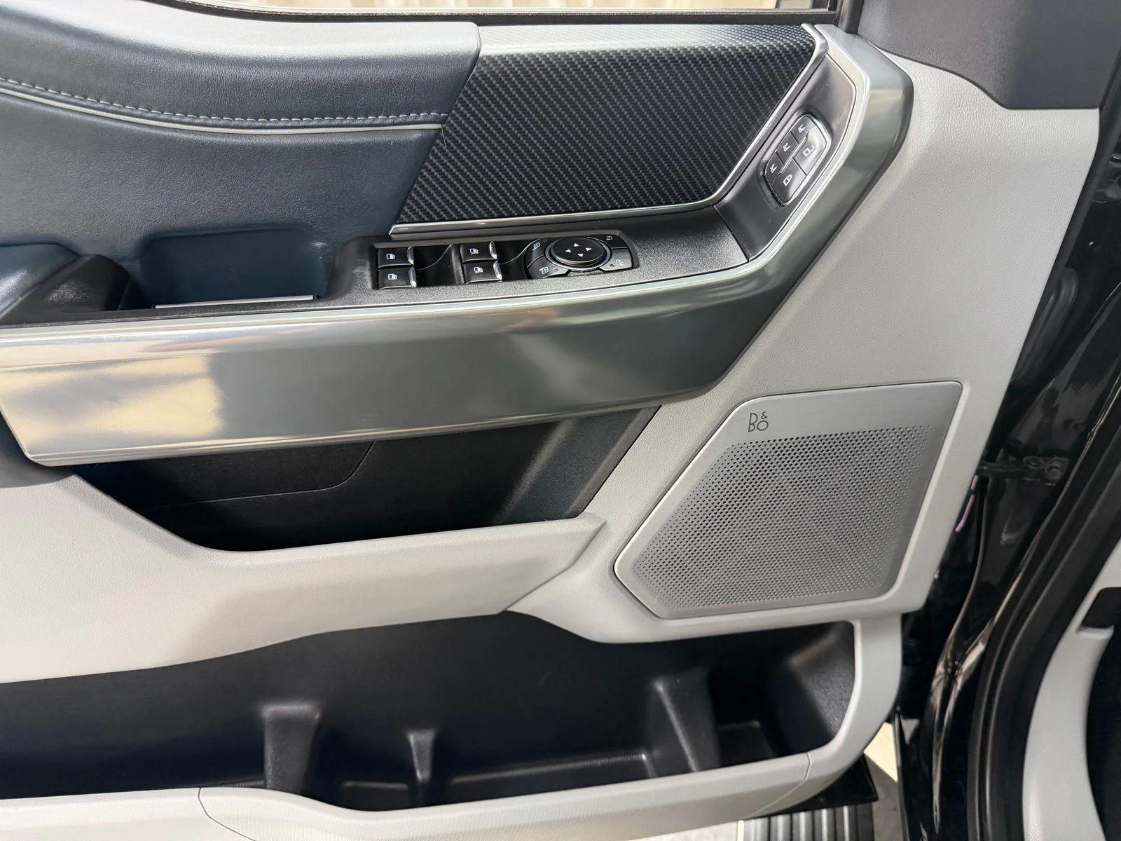 Used 2023 Agate Black Metallic Ford Limited image 31