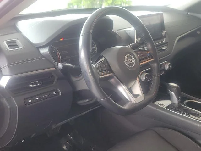 Used 2020 Red Nissan 2.5 SV image 8