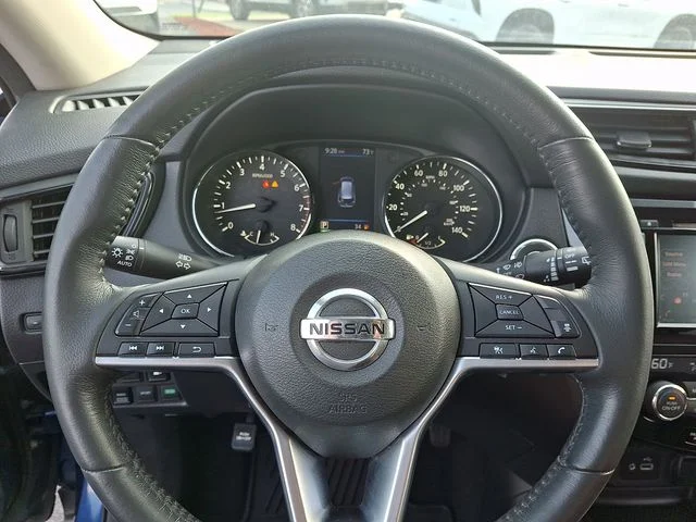 Used 2018 Blue Nissan SV image 19
