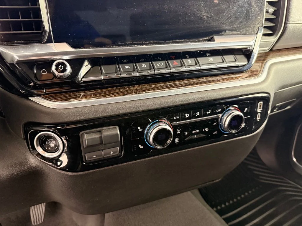 Used 2024 Gray GMC Elevation image 23