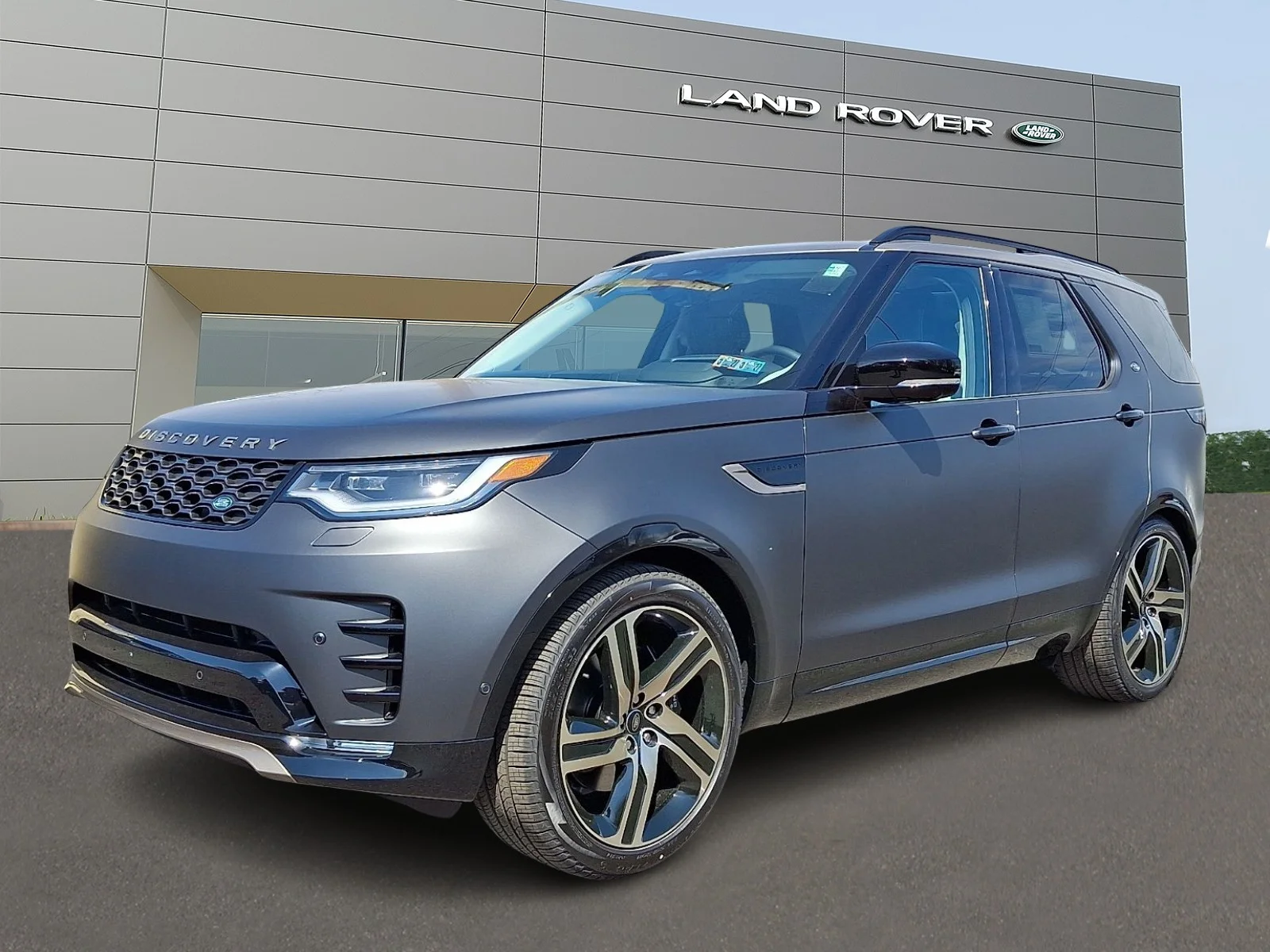 2026 Land Rover Discovery P360 Tempest Edition's photo