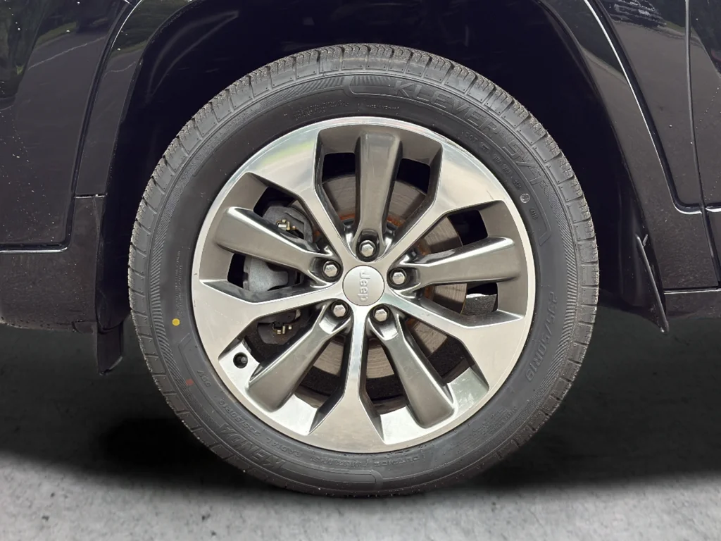 Used 2019 Black Jeep Overland image 32
