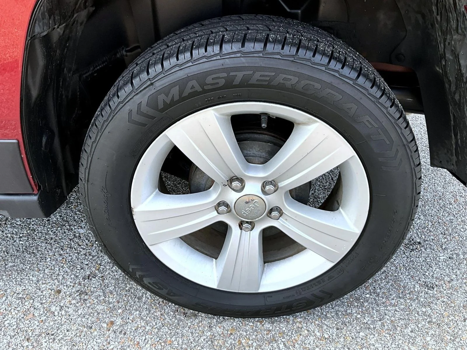 Used 2017 Red Jeep Latitude image 23