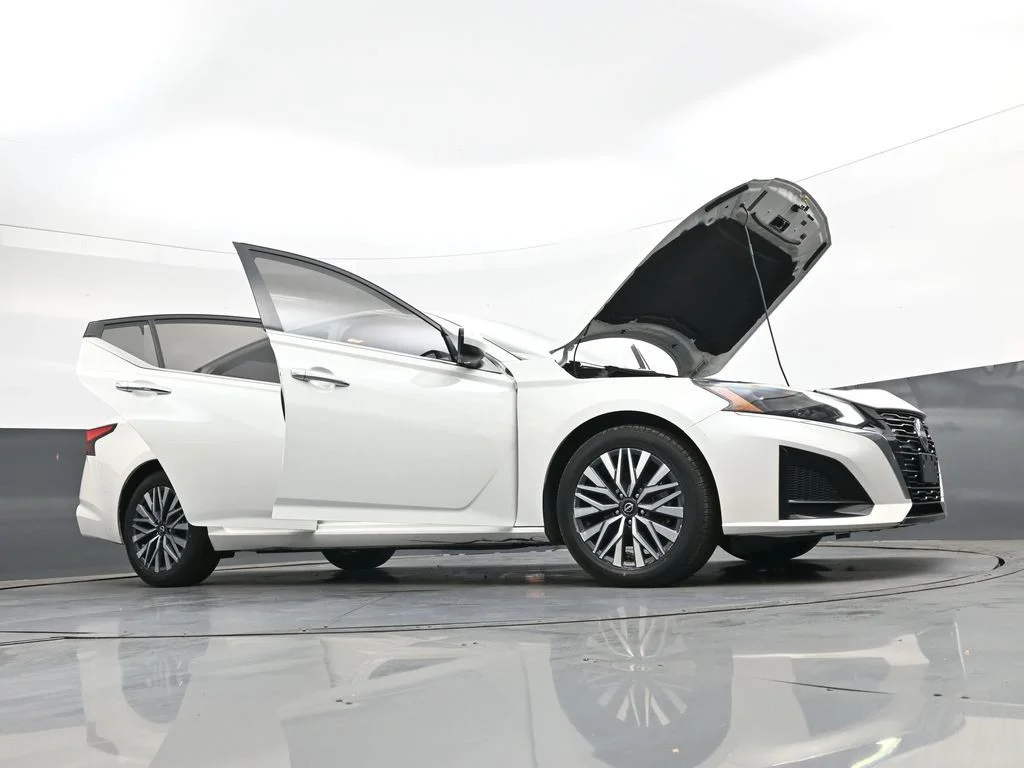 Used 2023 White Nissan 2.5 SV image 54