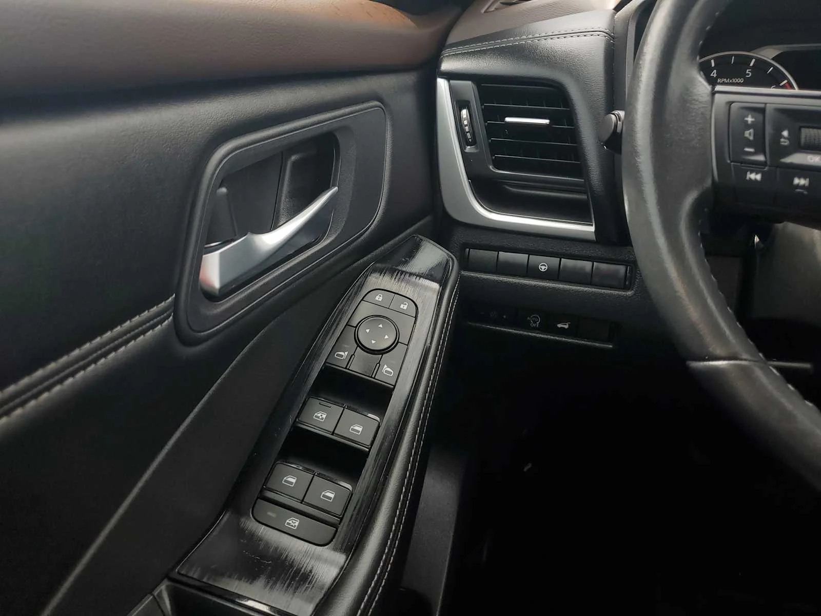 Used 2023 Gray Nissan SV image 18