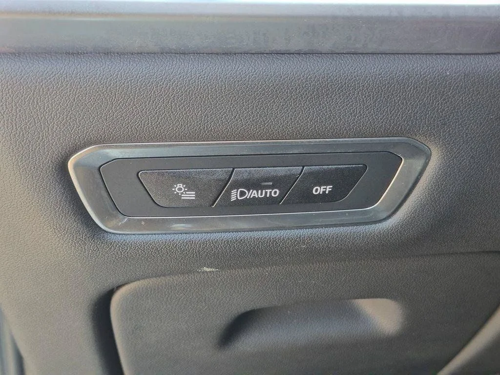Used 2025 Black BMW xDrive40i image 21