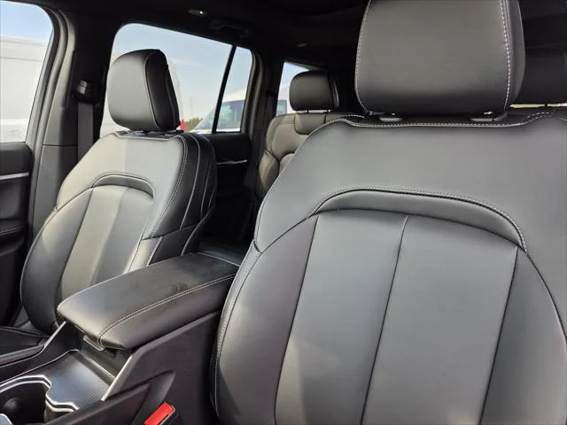 New 2027 Bright White Clear-Coat Paint Jeep Limited image 20