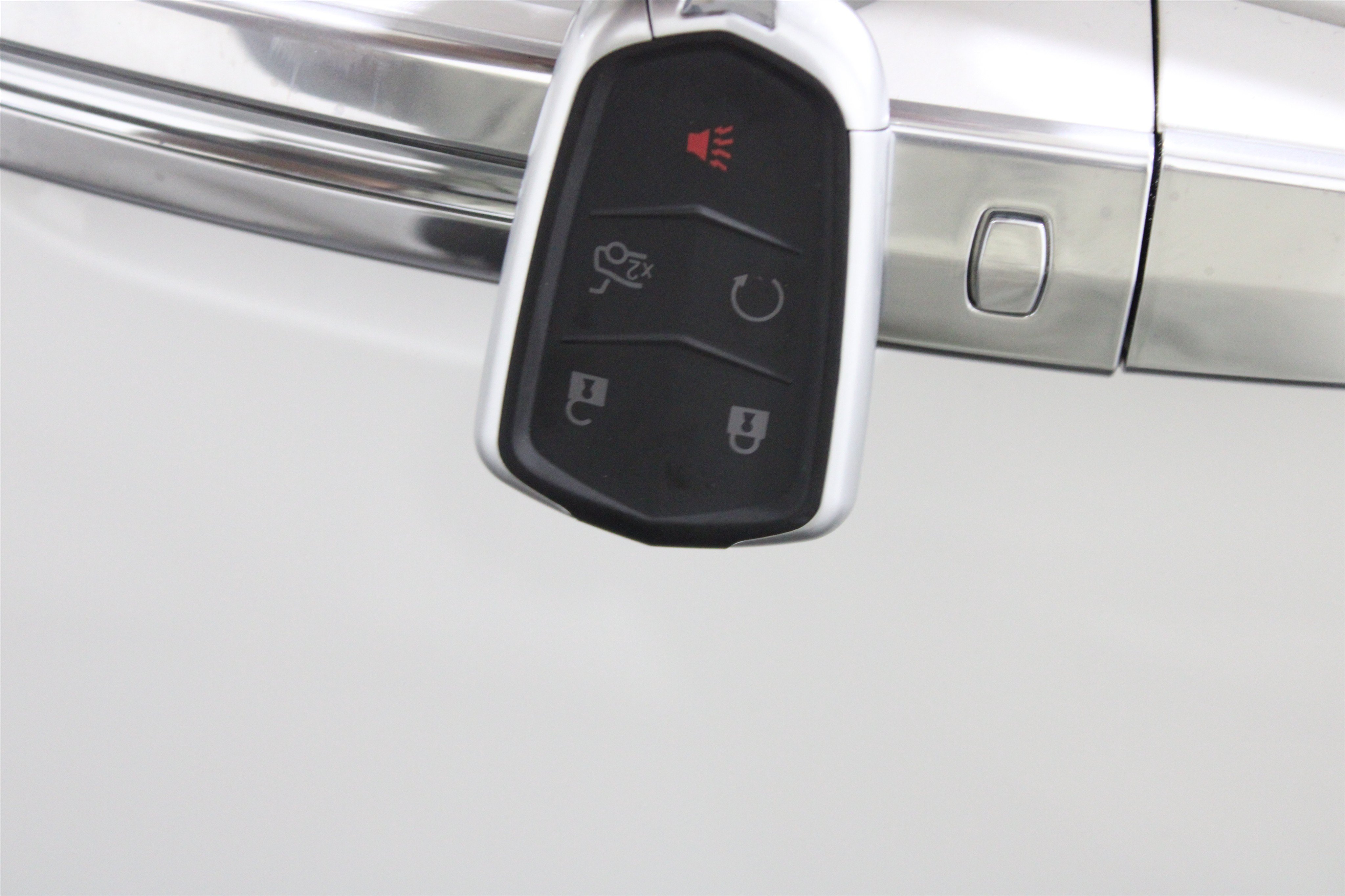 Used 2020 Crystal White Tricoat Cadillac Premium Luxury 4x4 image 21
