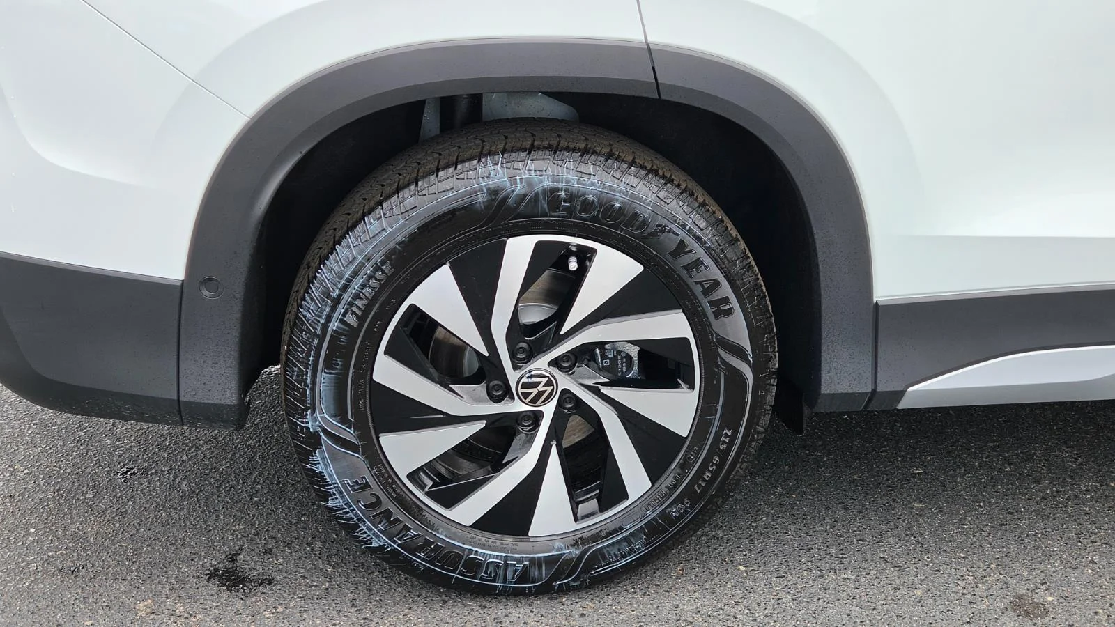 New 2026 pure white Volkswagen S image 15
