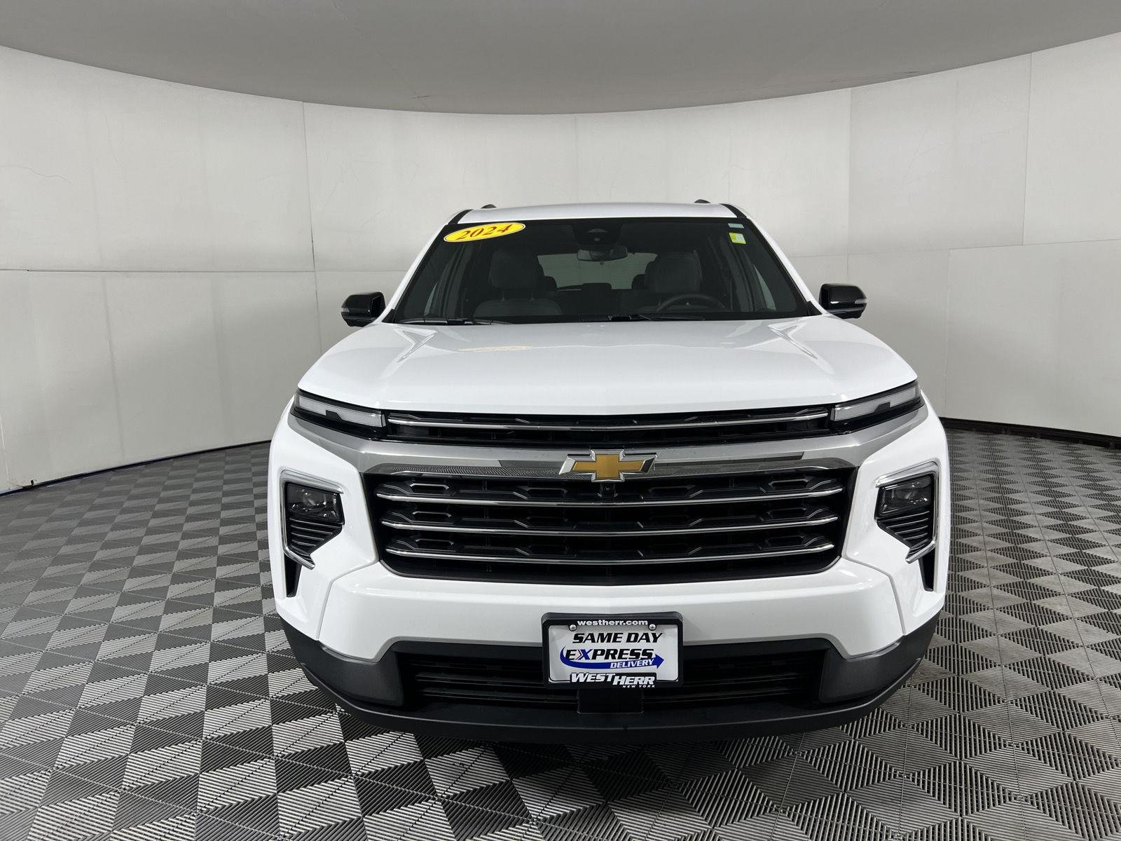 Used 2024 Summit White Chevrolet FWD LT image 18