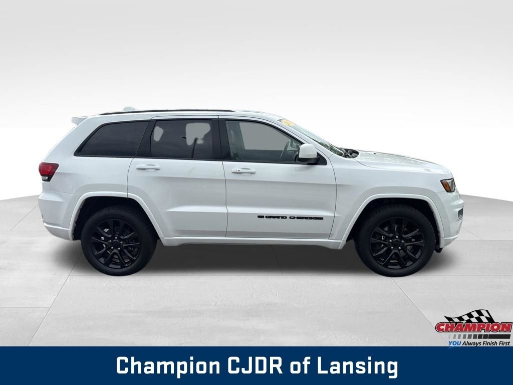 Used 2022 White Jeep Laredo X image 9