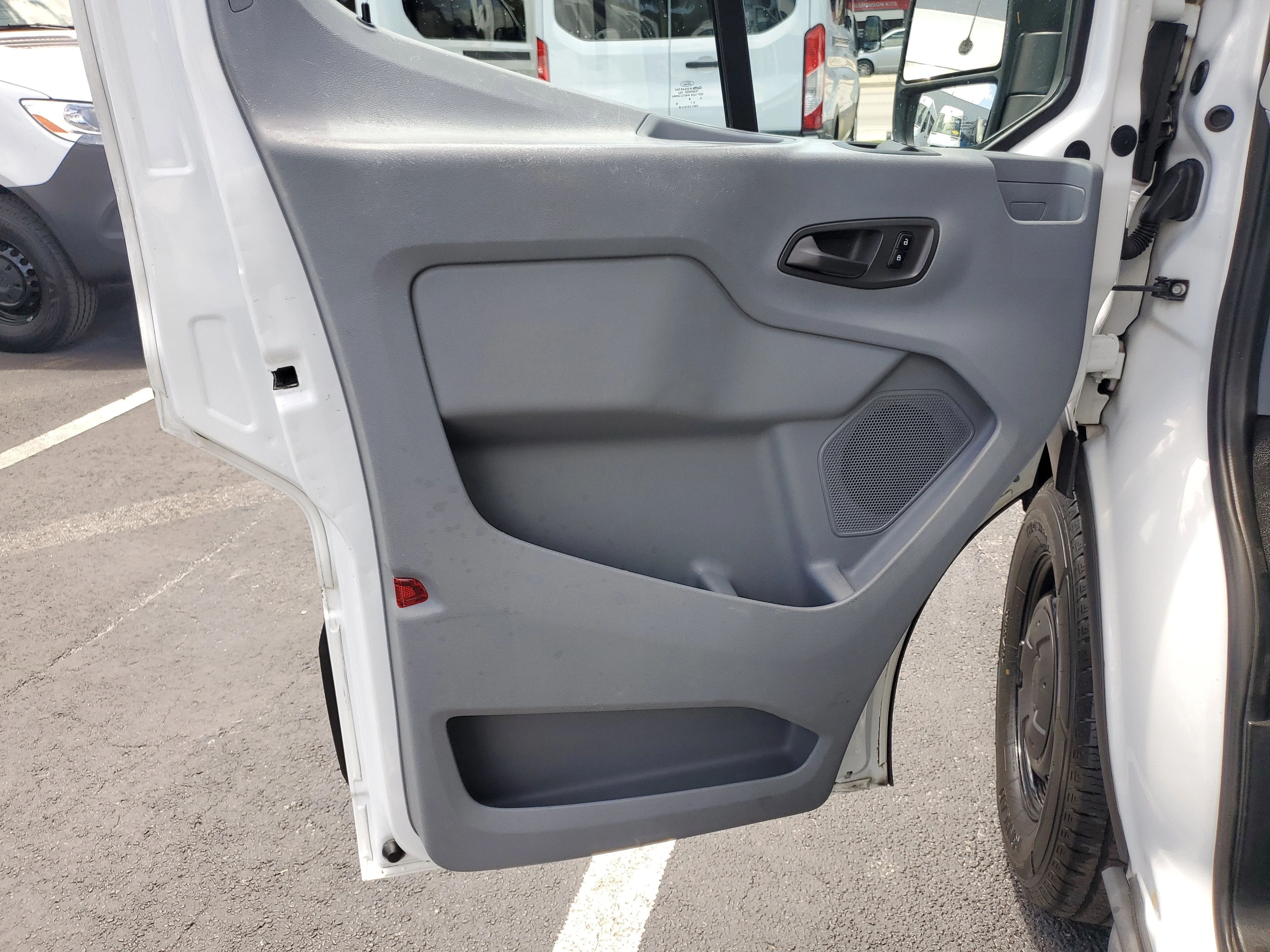 2015 Ford Transit XLT - Photo 13