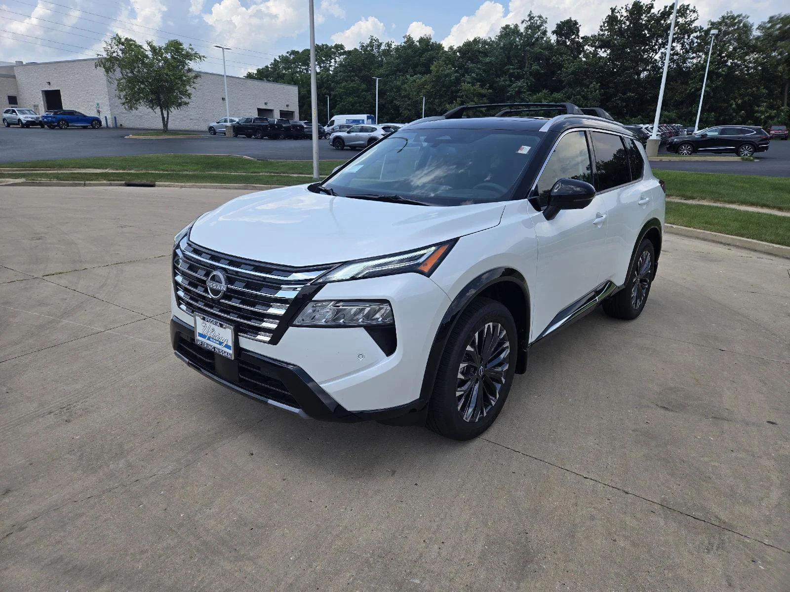 New 2026 Everest White Pearl/Super Black Nissan Platinum image 4
