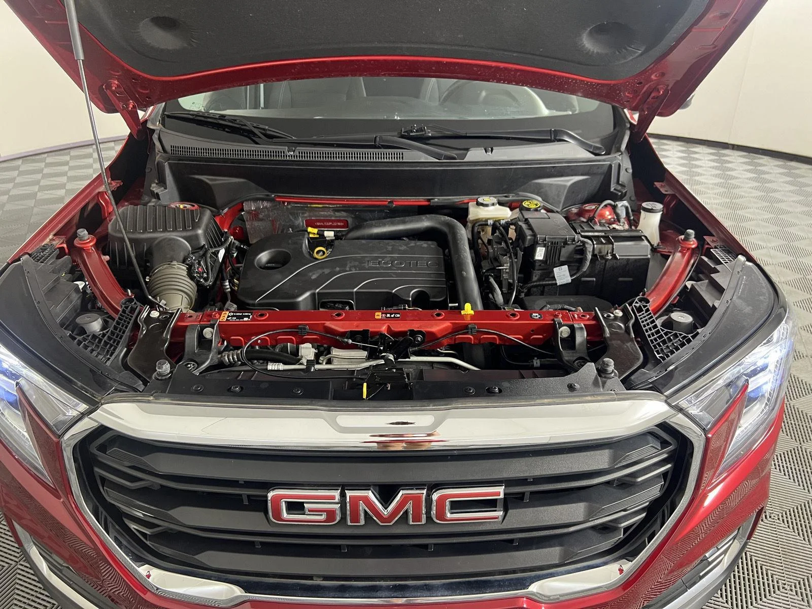 Used 2023 Volcanic Red Tintcoat GMC SLE image 3