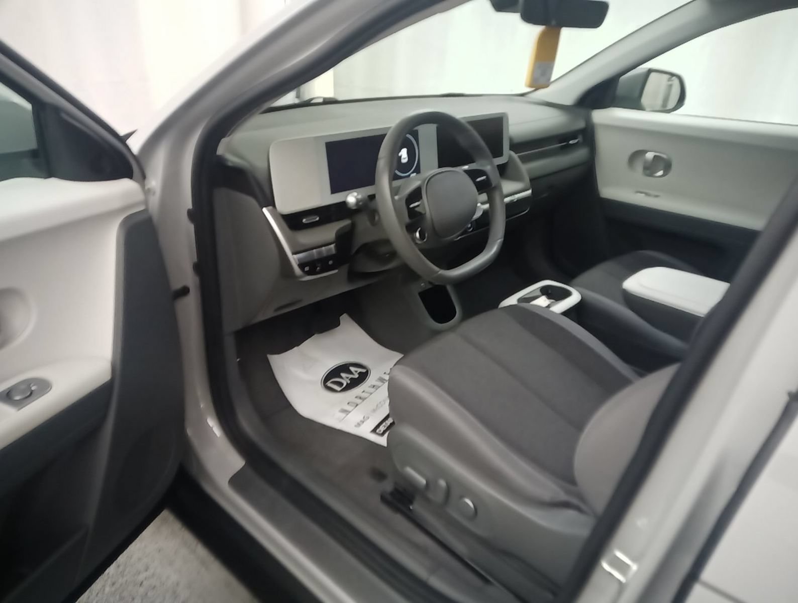 Used 2024 Gray Hyundai SEL image 4