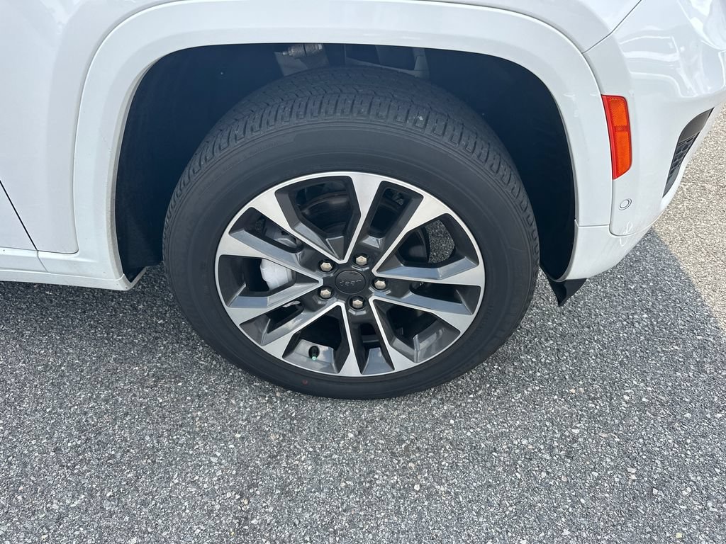 2023 Jeep Grand Cherokee Overland - Photo 12