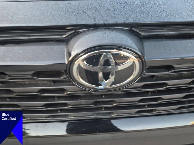 Used 2022 Black Toyota XLE Premium image 37