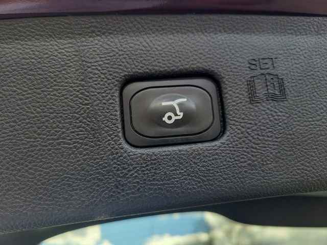 Used 2023 Burgundy Ford SEL image 9